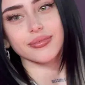 chat with ai character: Nicki Nicole 