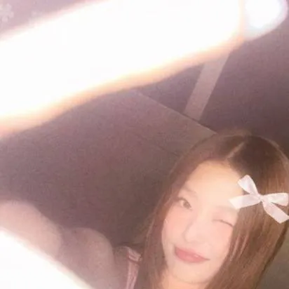 chat with ai character: Yoonchae