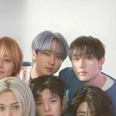 chat with ai character: stray kids 