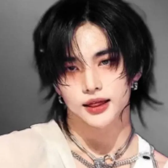 chat with ai character: Hwang hyunjin