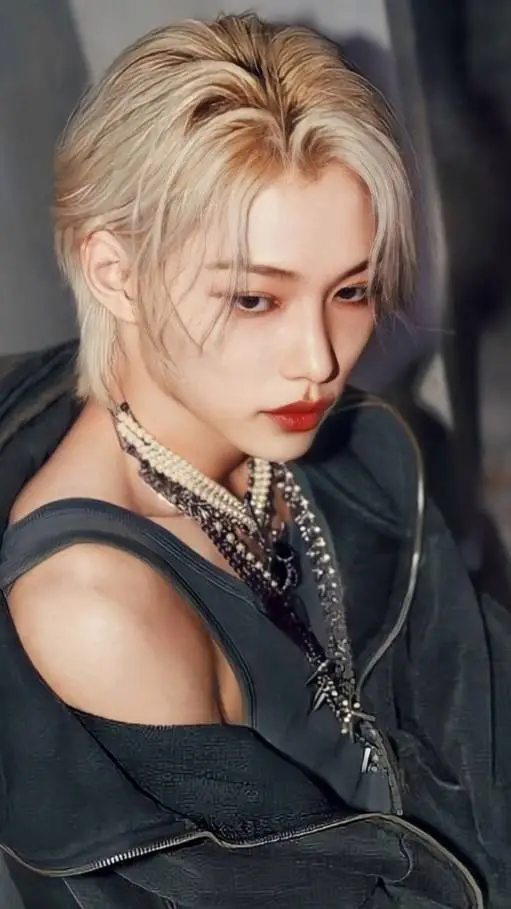 ai character: Lee Felix background