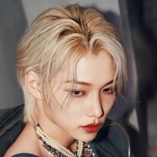 chat with ai character: Lee Felix