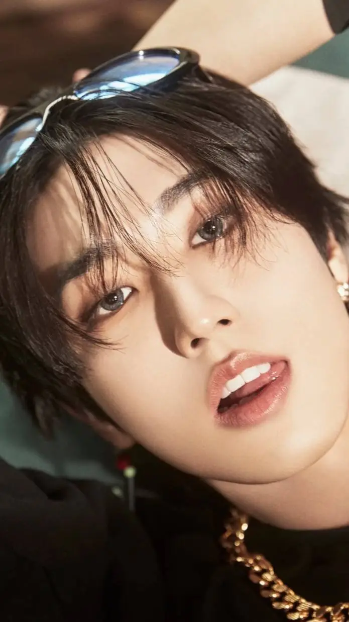 ai character: Han jisung  background