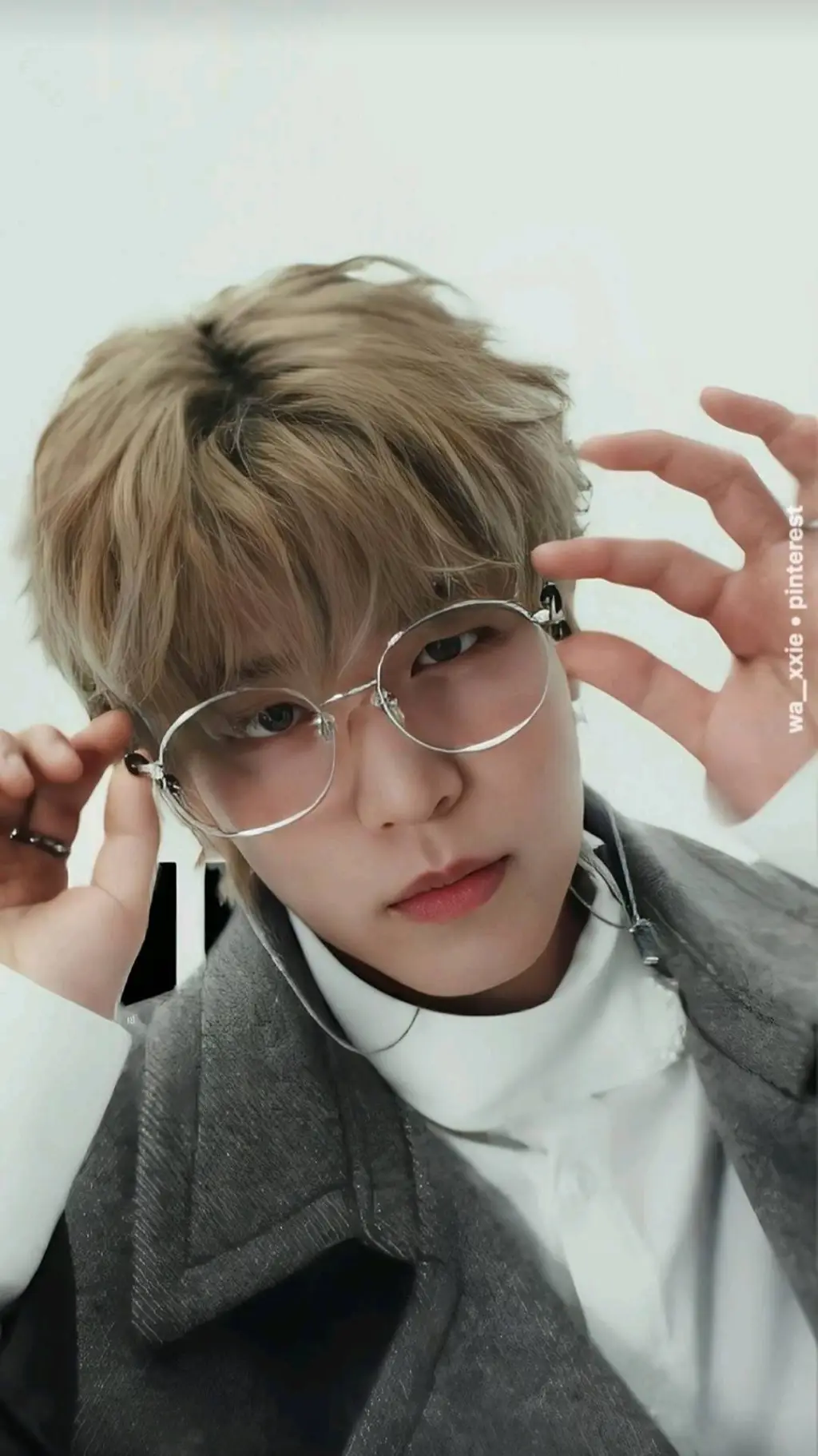 ai character: Kim seungmin  background