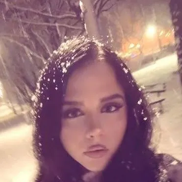 chat with ai character: chaira