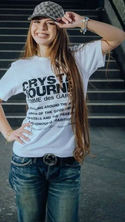 ai character: Zahdie  background