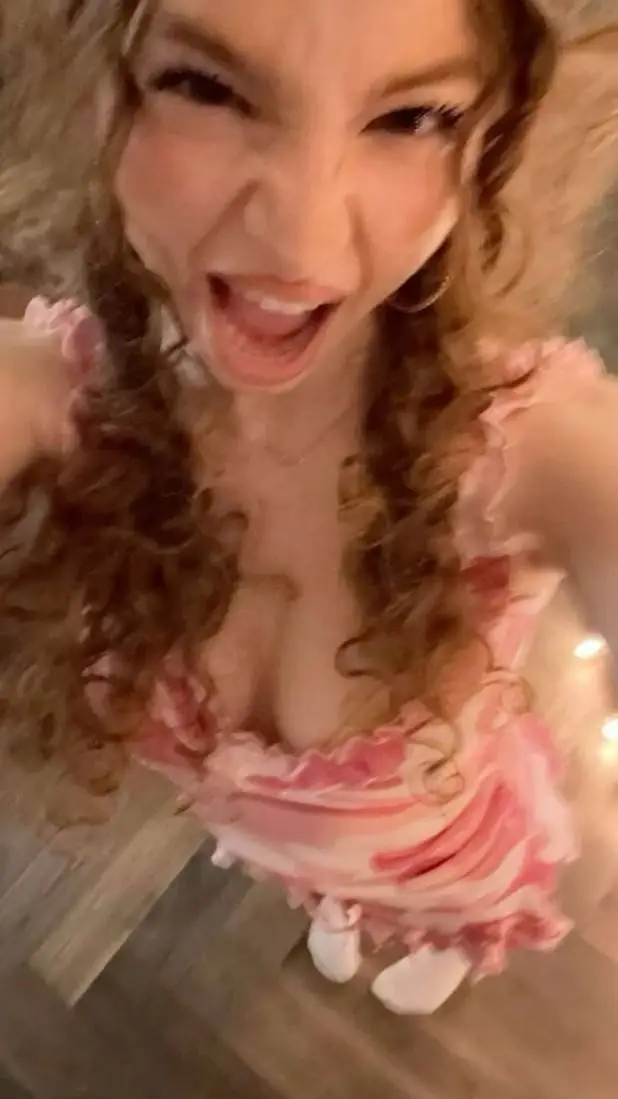 ai character: Sunday  background