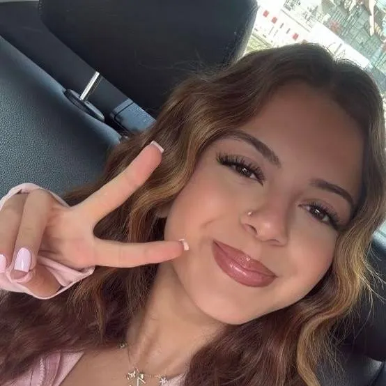 chat with ai character: zahdie 