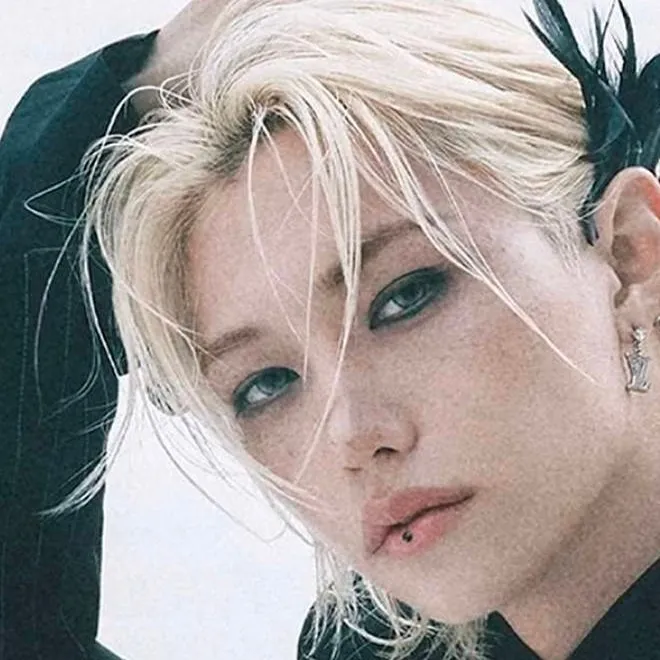 chat with ai character: Felix Stray kids