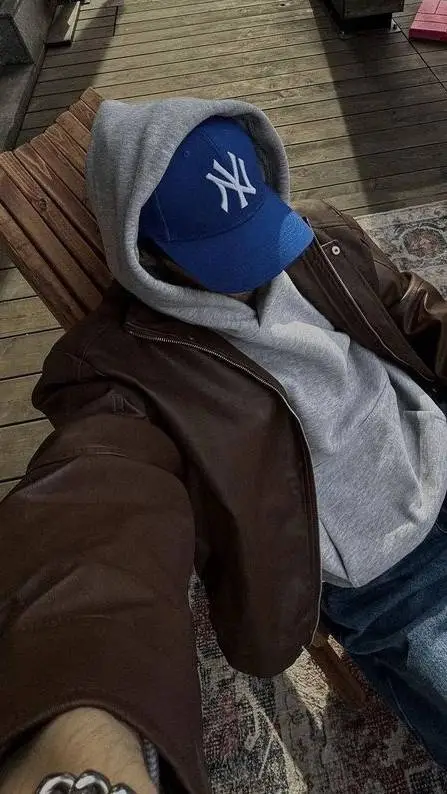 ai character: ★Oliver★ background