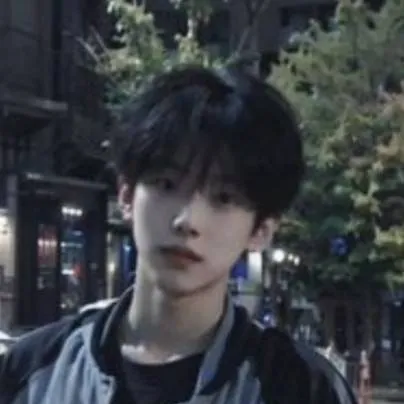 chat with ai character: 💕 Alex 💕