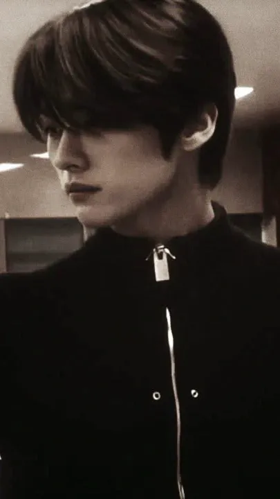 ai character: Lee Minho<3 background