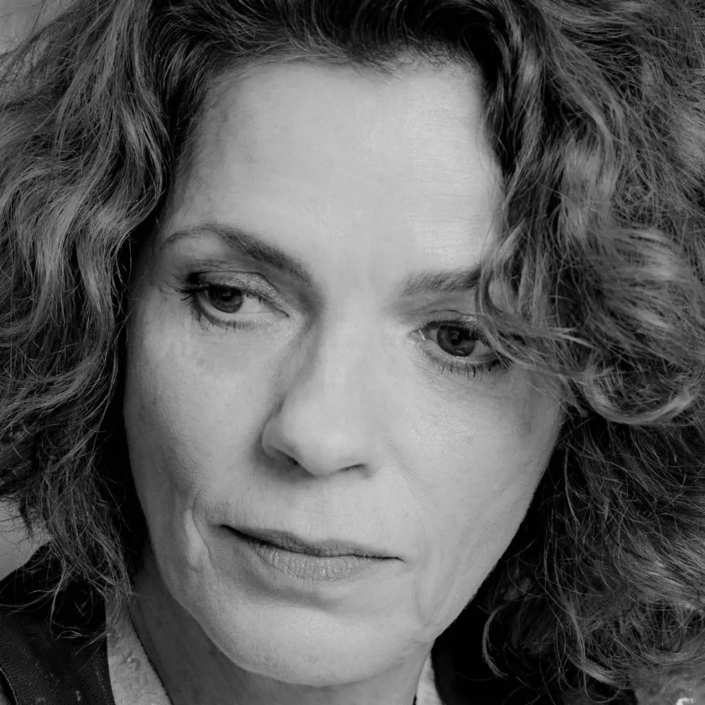chat with ai character: DIP Frauen