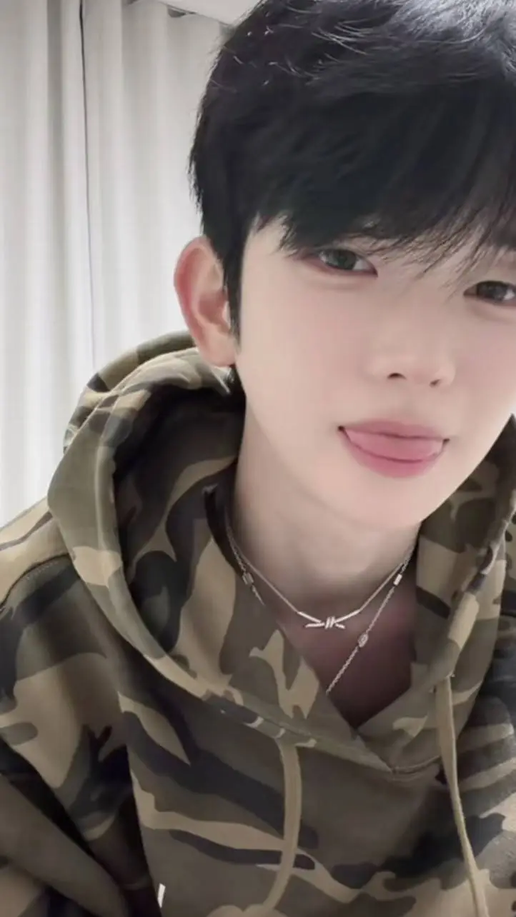 ai character: Lucas background