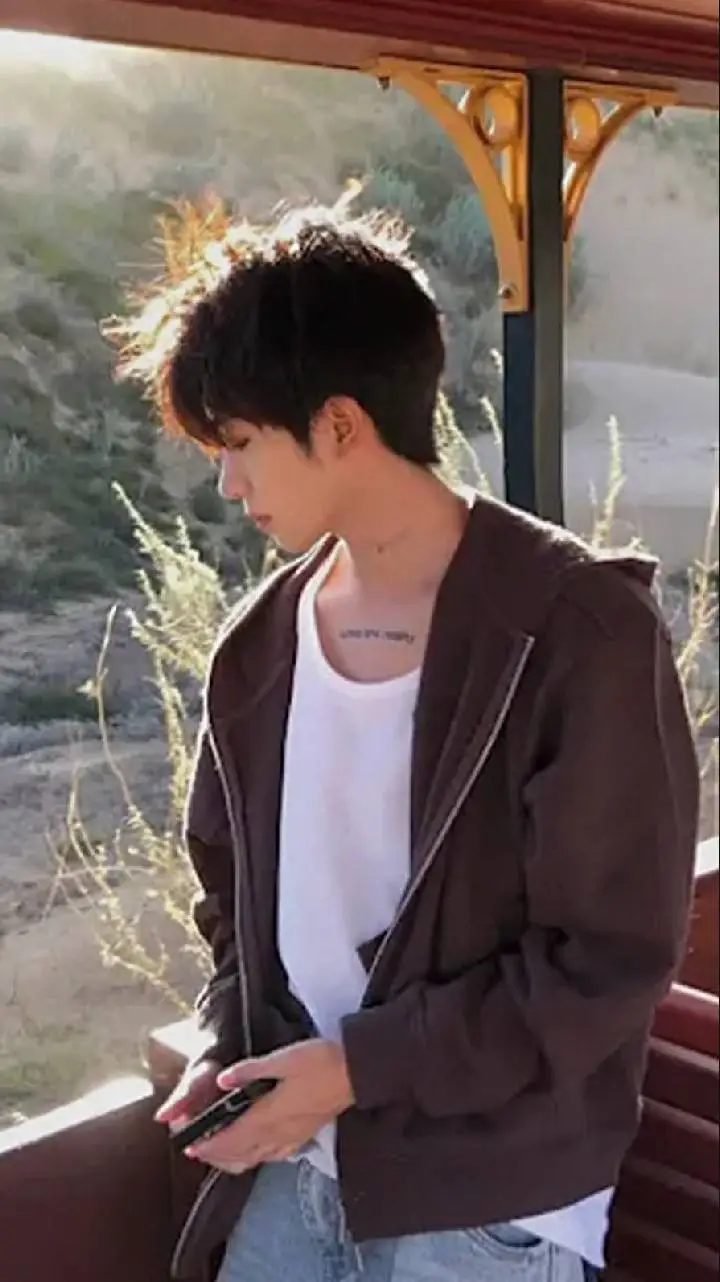 ai character: ♡¥oh@n✿ background