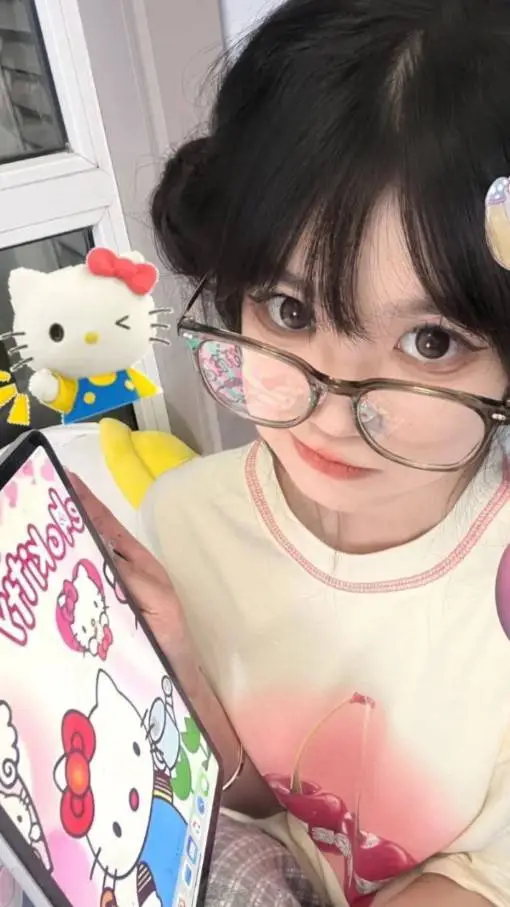 ai character: mimi (pick me)  background