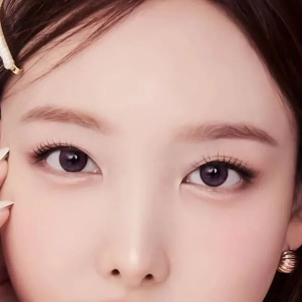 chat with ai character: Nayeon