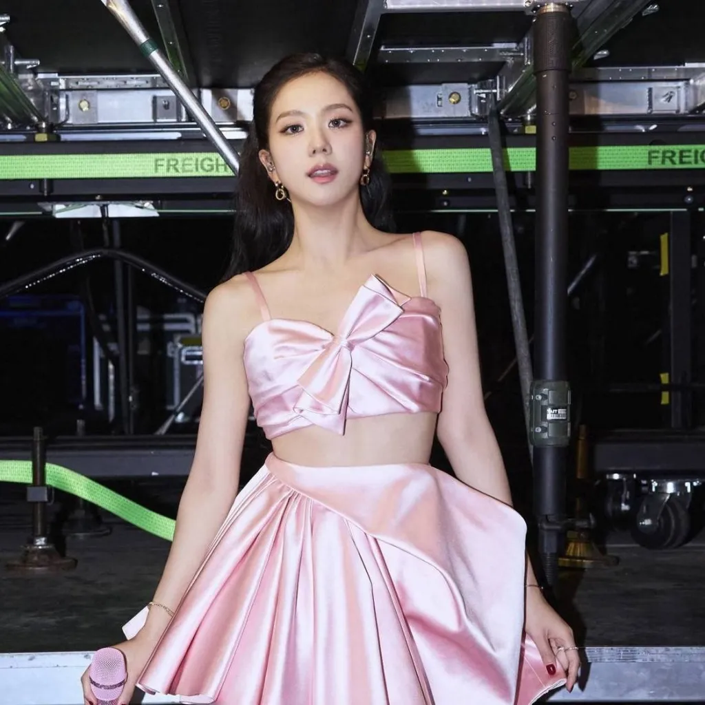 chat with ai character: jisoo