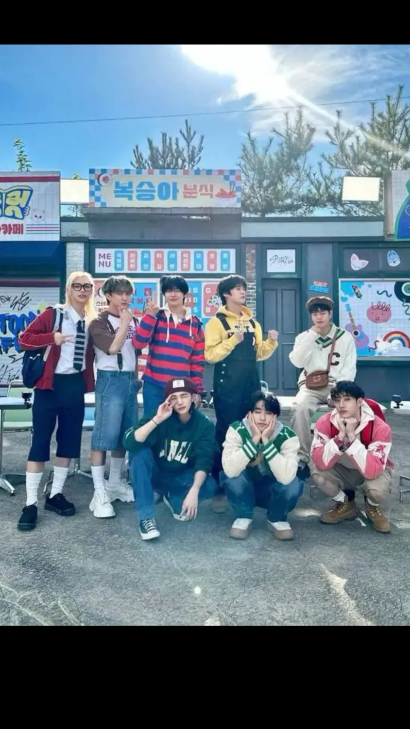 ai character: Stray kids :) background
