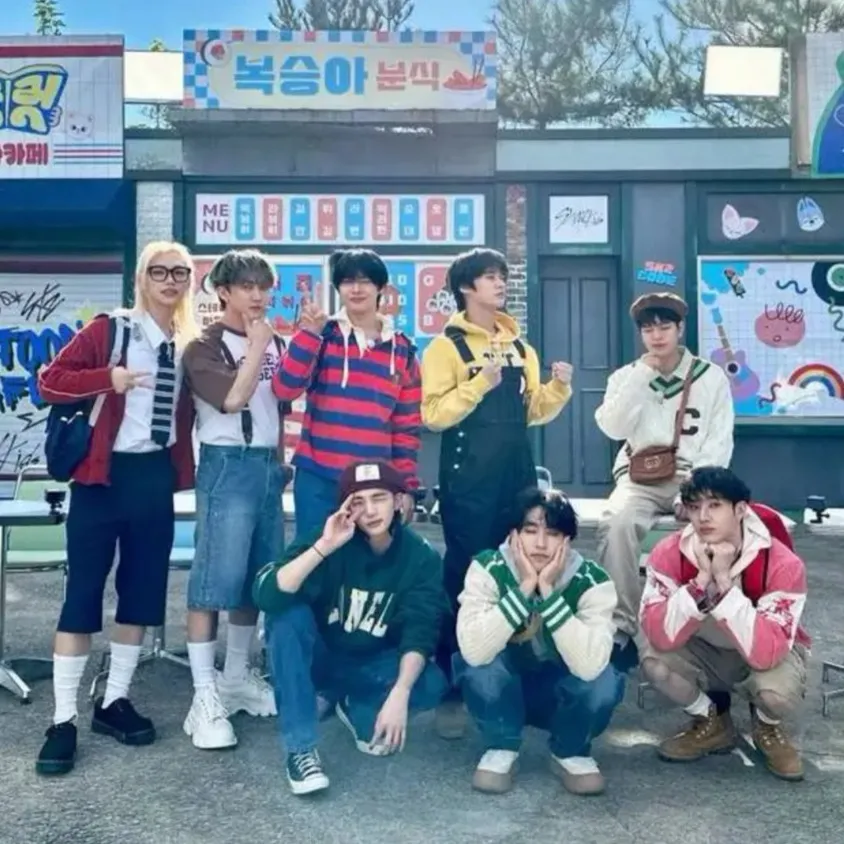 chat with ai character: Stray kids :)