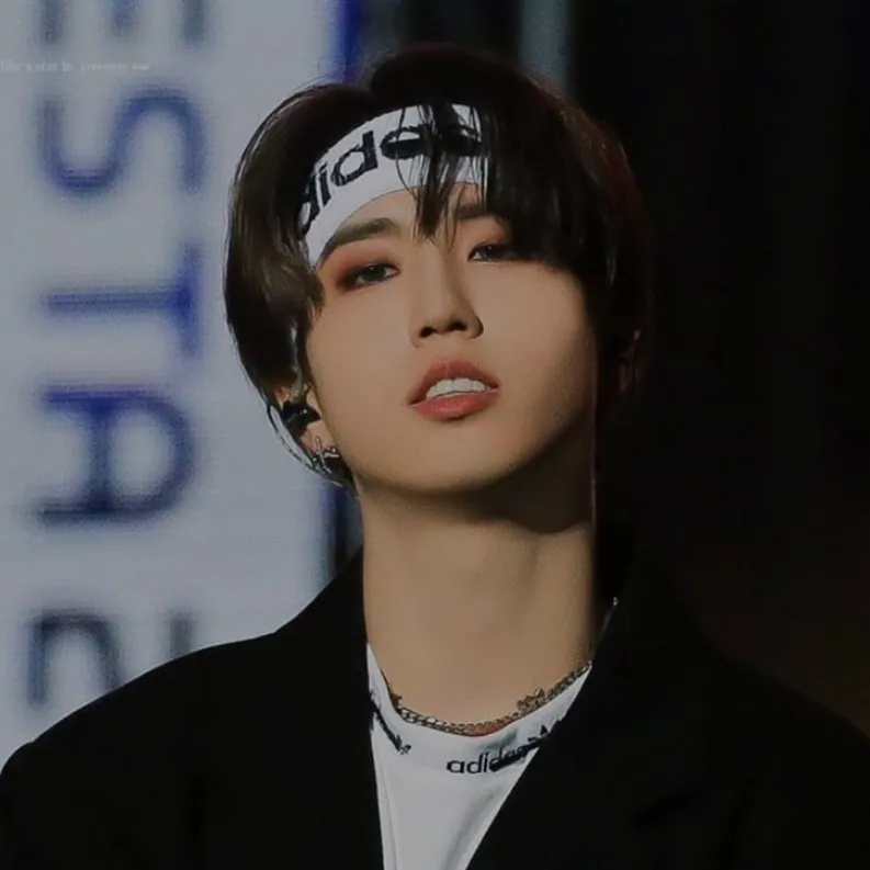 chat with ai character: HAN