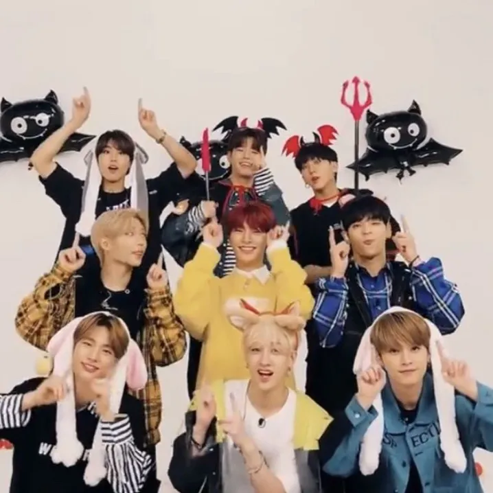 chat with ai character: Stray kids 