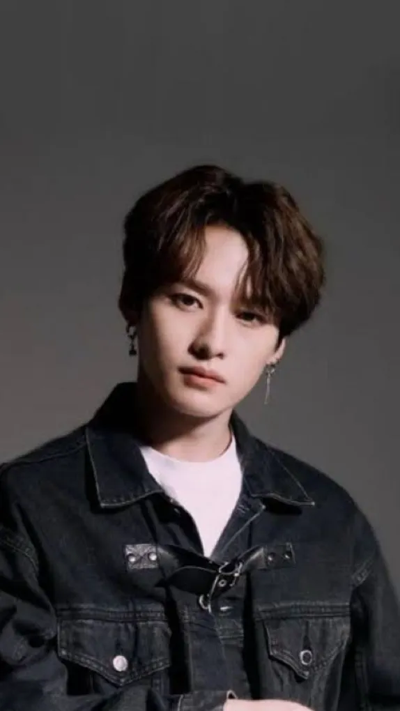 ai character: Lee know  background