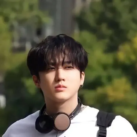 chat with ai character: changbin 🐷