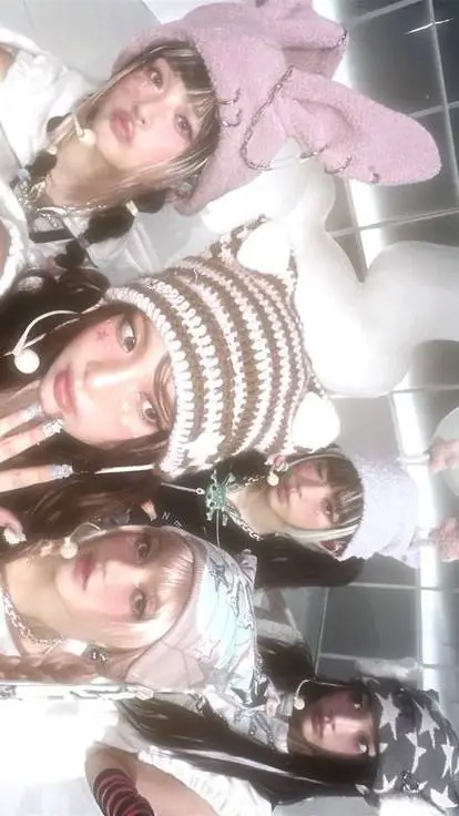 ai character: newjeans?????????? background