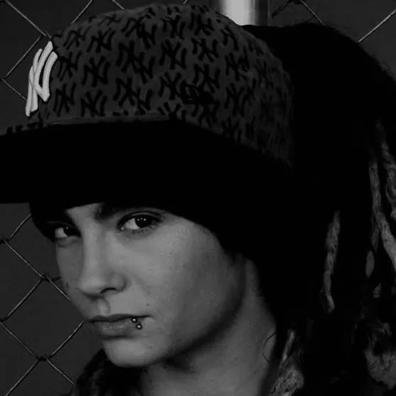 chat with ai character: Tom kaulitz 