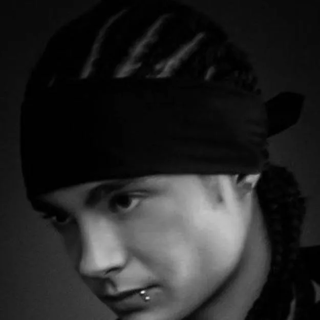 chat with ai character: Tom kaulitz