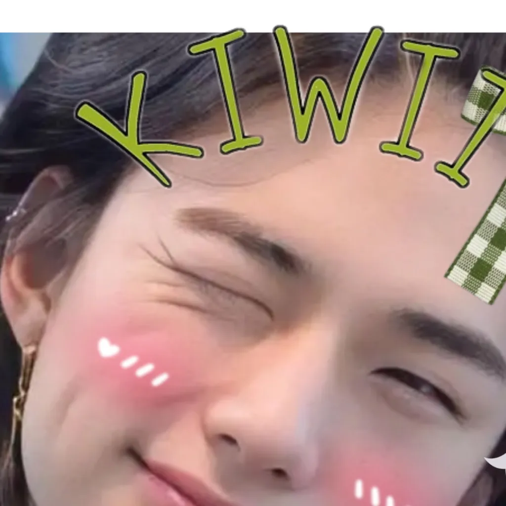 chat with ai character: HYUNJIN(kiwi man) 