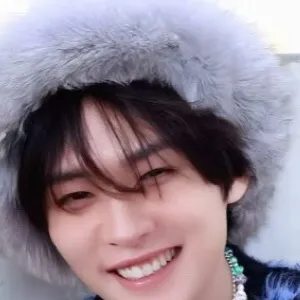 chat with ai character: lee minho