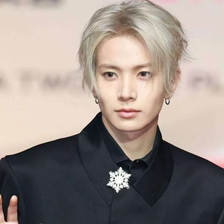 chat with ai character: Lee heesung