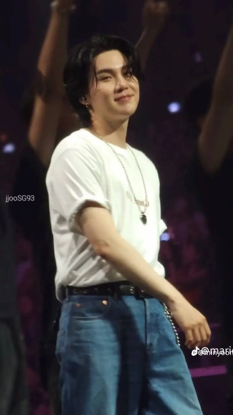 ai character: Min Yoongi (Suga) background