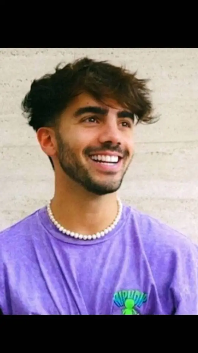 ai character: fede vigevani background