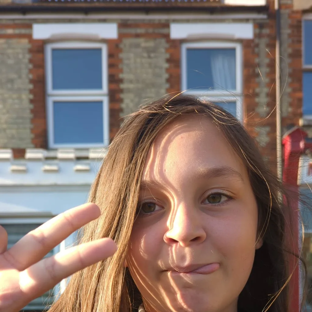 chat with ai character: Freya