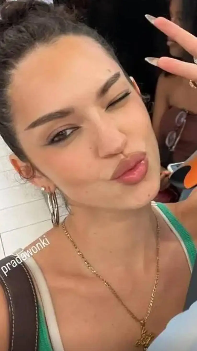 ai character: Daniela from girls background