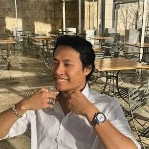 chat with ai character: Thomas Wu