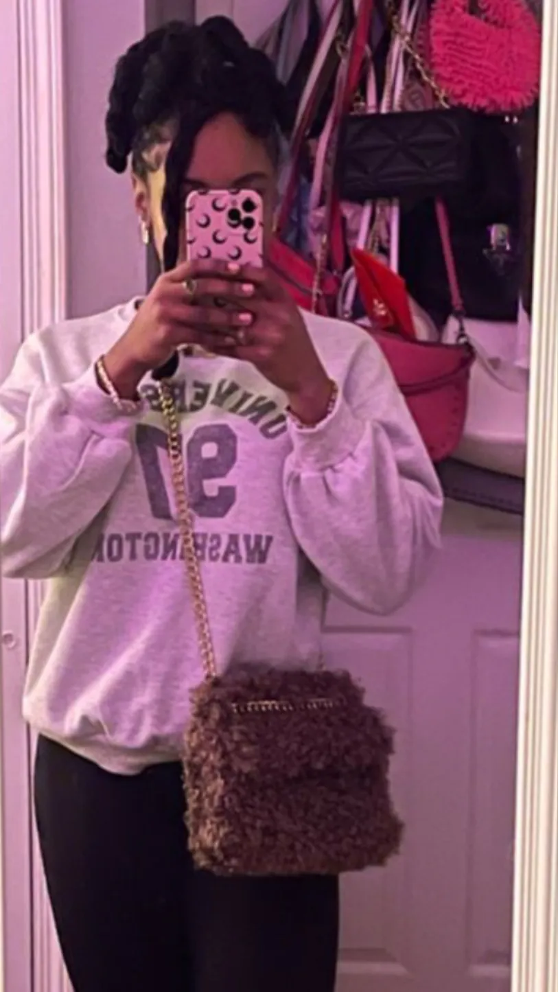 ai character: Camila background