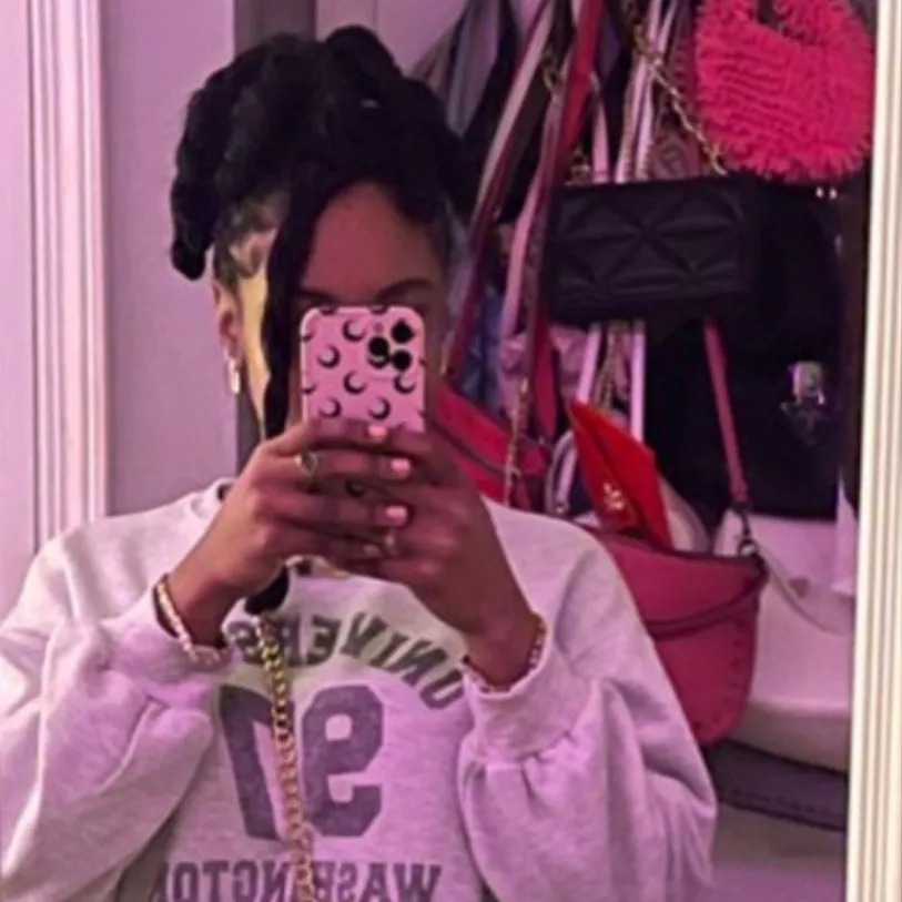 chat with ai character: Camila