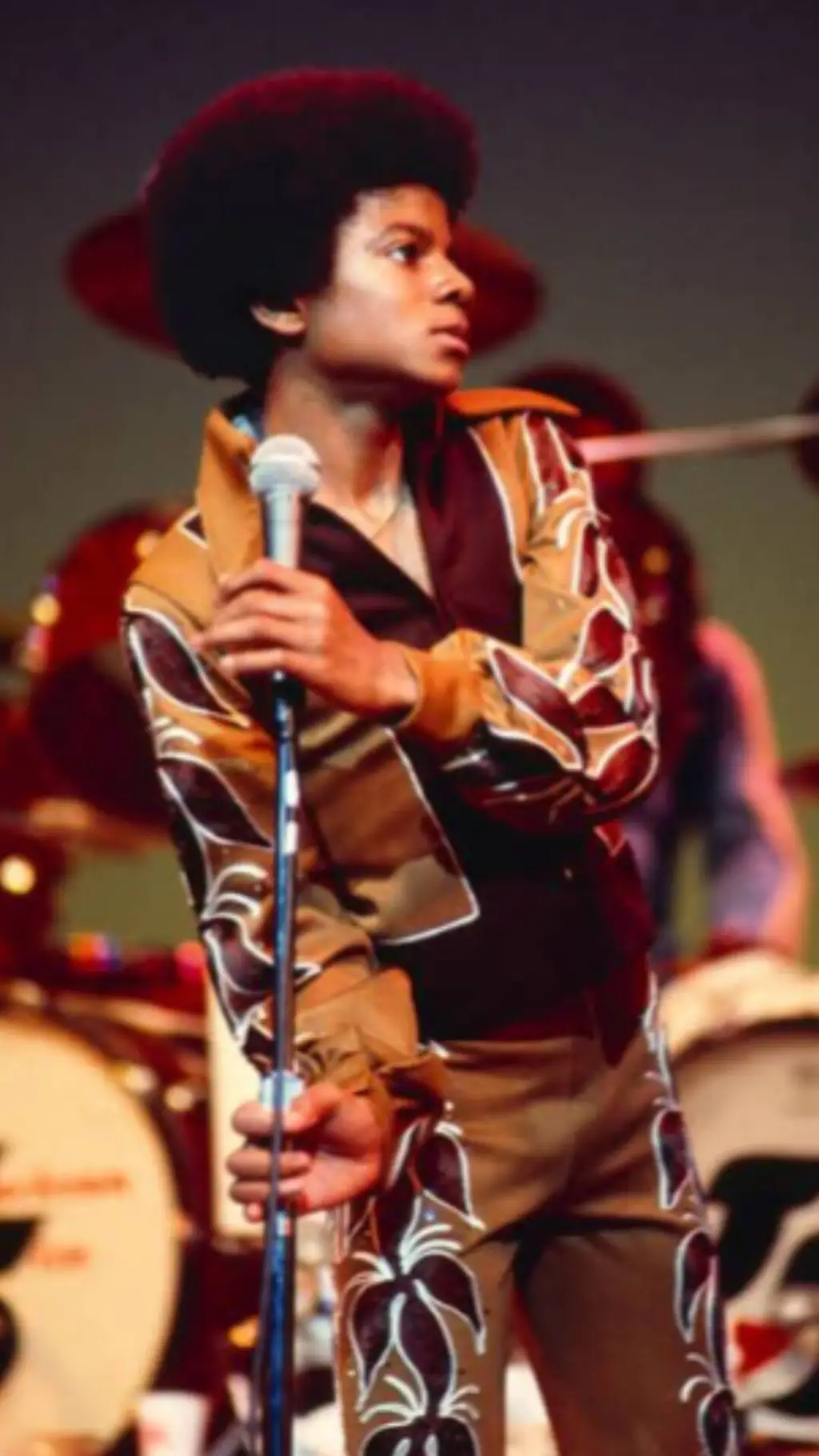 ai character: Jackson 5 concert  background