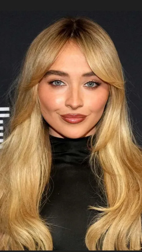 ai character: Sabrina Carpenter  background