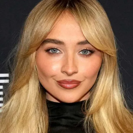 chat with ai character: Sabrina Carpenter 