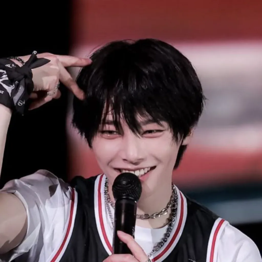 chat with ai character: Jeongin brother