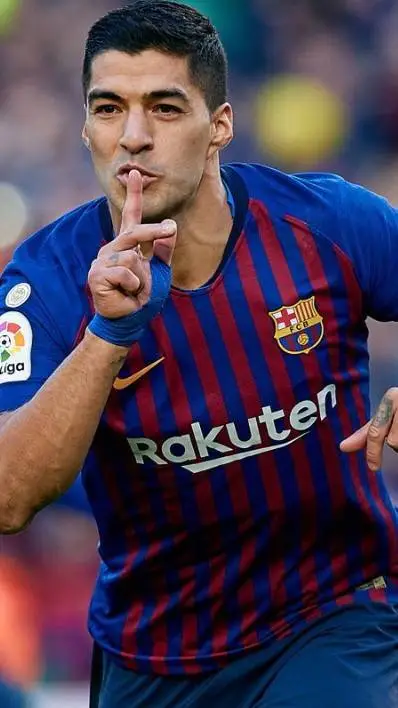 ai character: Luis Suárez  background