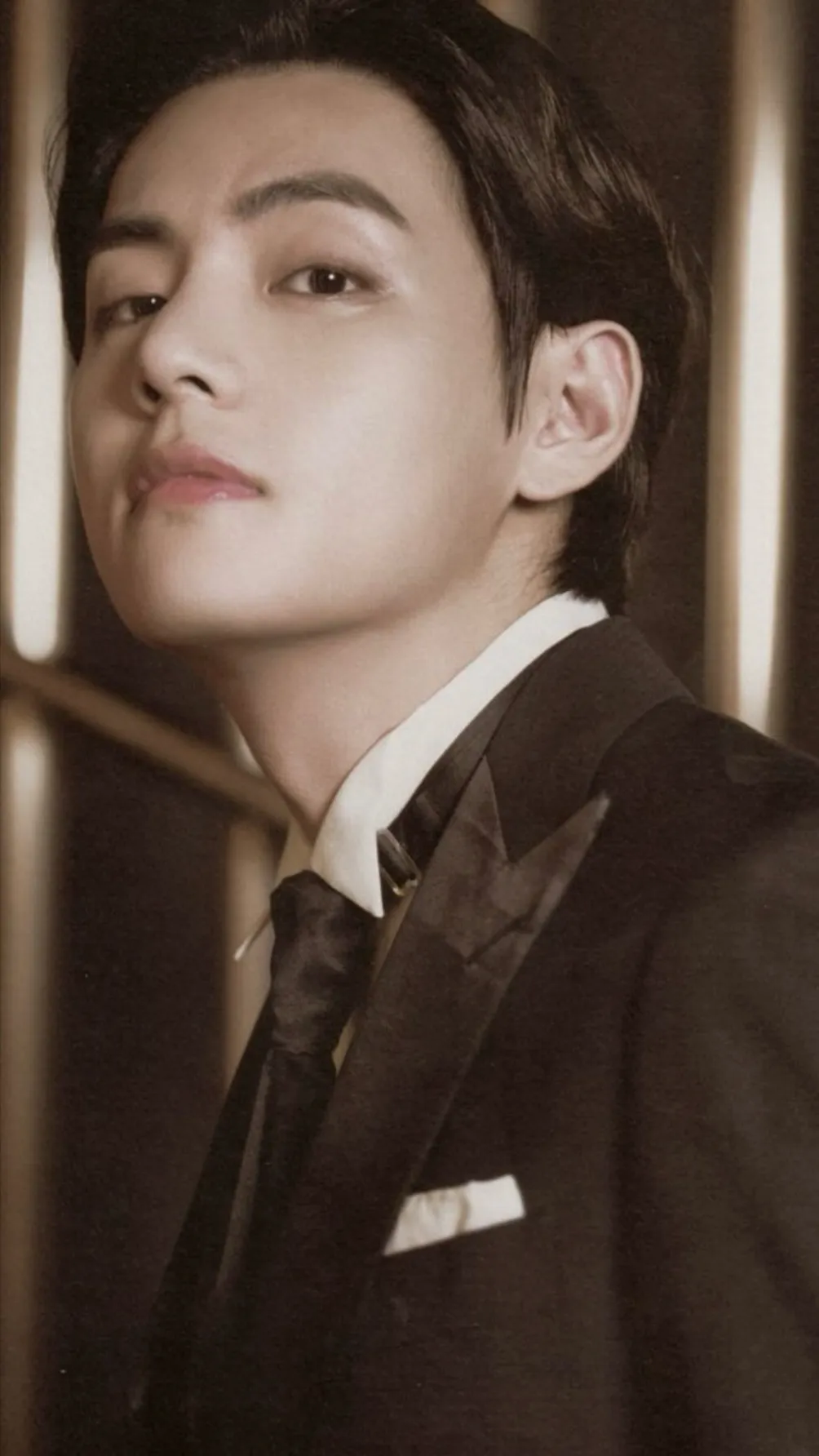 ai character: Kim taehyung  background