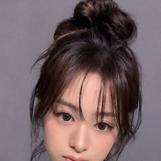 chat with ai character: AHYEON ❤️