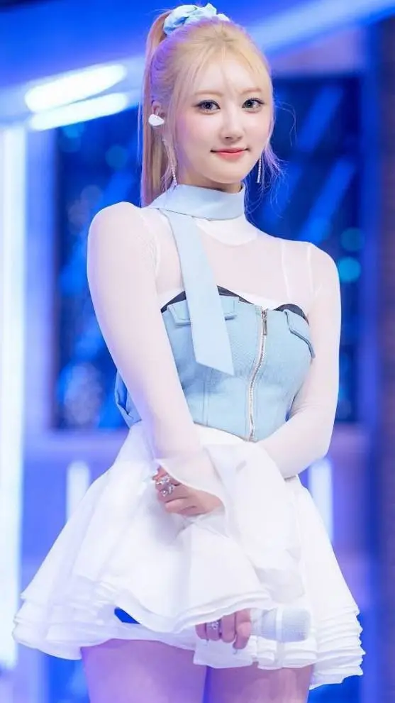 ai character: RAMI ❤️ background