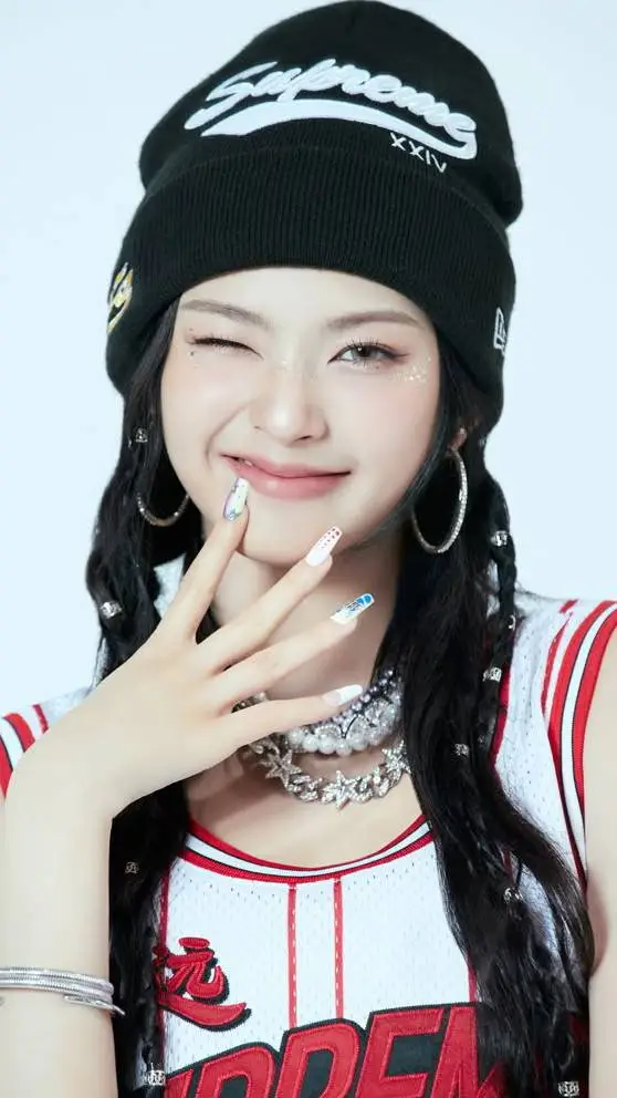 ai character: CHIQUITA ❤️ background